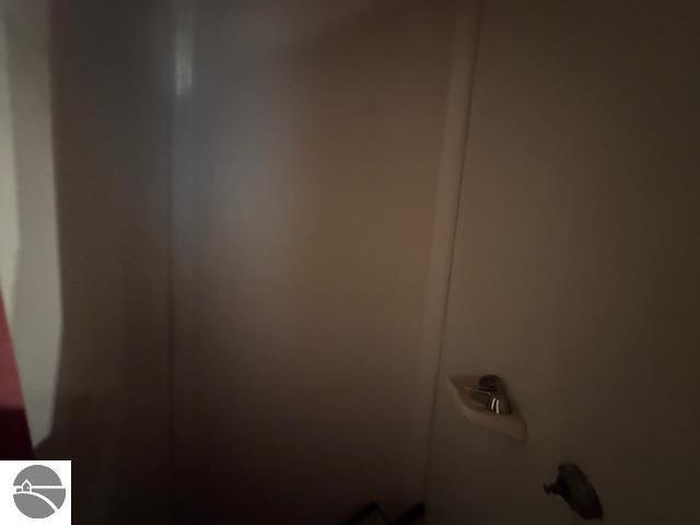 951 Lake Dr, Harrison, MI 48625 - bathroom view