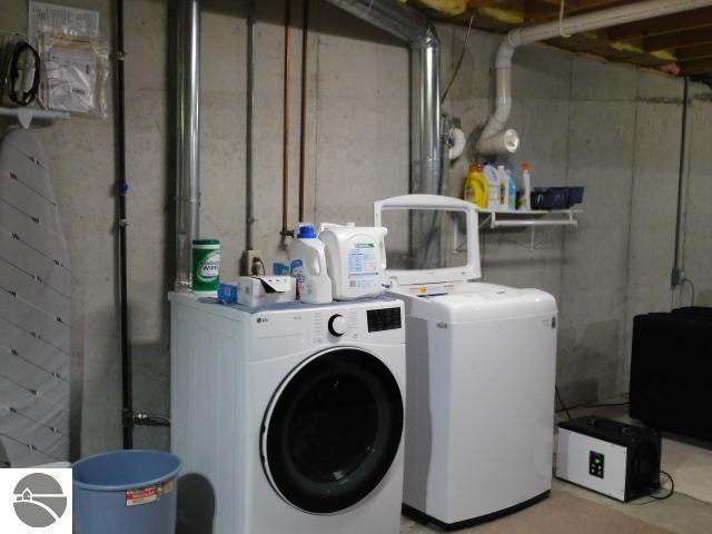 12149 Cabin Ln, Rapid City, MI 49676 - laundry area featuring independent washer and dryer