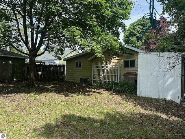 1007 Park St, Mount Pleasant, MI 48858 - view of yard