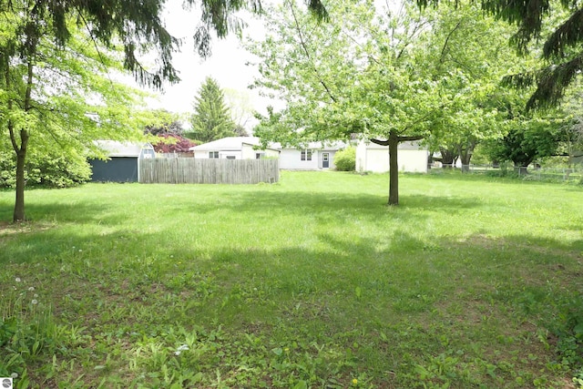 505 Eaton St, Breckenridge, MI 48615 - view of yard