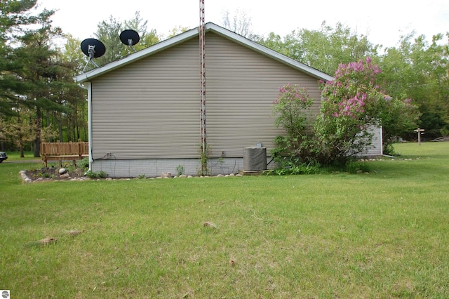 1137 Stoney Ridge Rd, West Branch, MI 48661 - view of side of property with a yard
