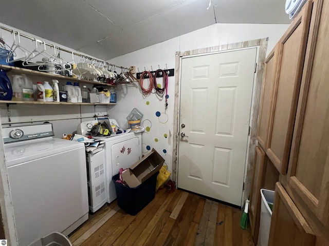 6993 E 34th Rd, Cadillac, MI 49601 - laundry room featuring washer and dryer and hardwood / wood-style floors