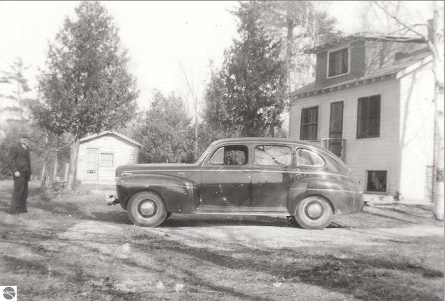 5434 W Macfarlane Rd, Glen Arbor, MI 49636 - view of parking / parking lot featuring a storage shed