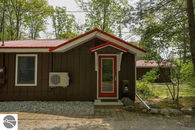 2401 J Maddy Pkwy, Interlochen, MI 49643 - view of outdoor structure featuring a cooling unit