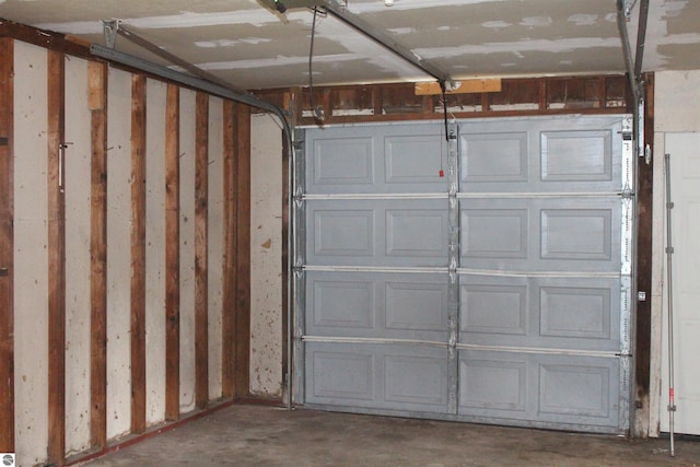 1023 S Elizabeth St, Mount Pleasant, MI 48858 - view of garage