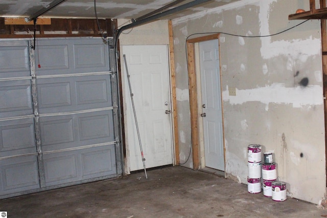 1023 S Elizabeth St, Mount Pleasant, MI 48858 - view of garage