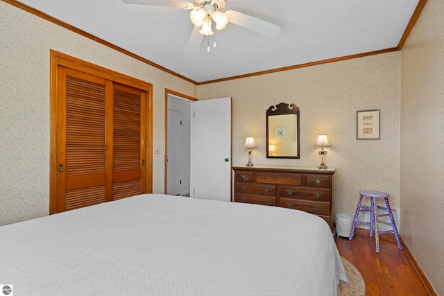 906 Michigan Ave, Frankfort, MI 49635 - bedroom with crown molding, dark wood finished floors, a closet, and a ceiling fan