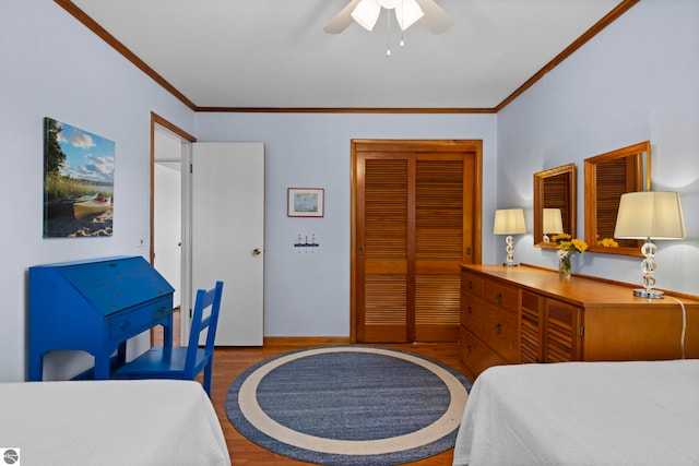 906 Michigan Ave, Frankfort, MI 49635 - bedroom with wood finished floors, crown molding, a closet, baseboards, and ceiling fan