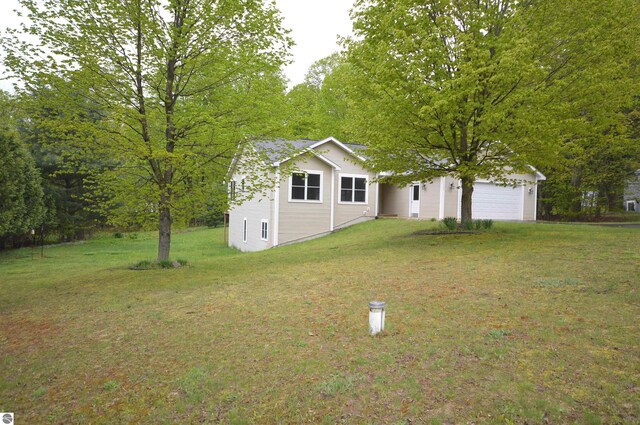 1433 Elk Run, Traverse City, MI 49696 - view of front of house featuring a garage and a front yard