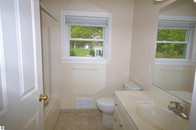 1433 Elk Run, Traverse City, MI 49696 - full bath featuring toilet, vanity, baseboards, and bathing tub / shower combination