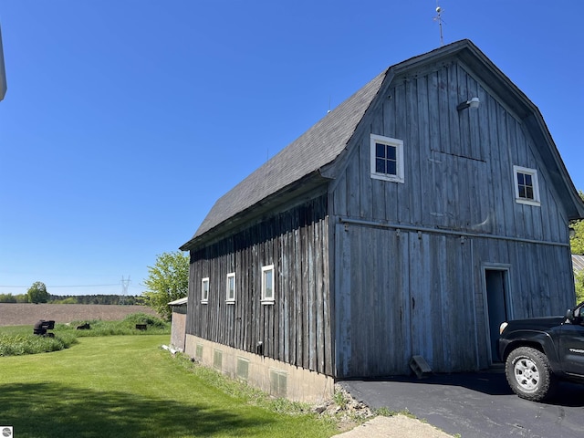 9889 Ramsay Rd, Buckley, MI 49620 - view of barn featuring a lawn