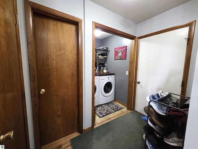 902 S Crapo St, Mount Pleasant, MI 48858 - laundry area featuring washing machine and clothes dryer and a textured ceiling