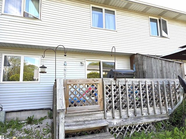 902 S Crapo St, Mount Pleasant, MI 48858 - view of wooden terrace
