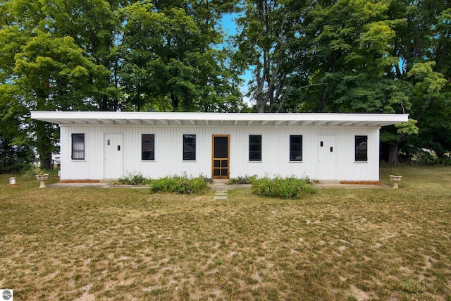 8489 S Glen Lake Rd, Glen Arbor, MI 49636 - view of front of house with a front lawn
