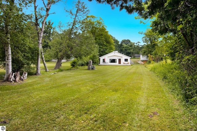 8489 S Glen Lake Rd, Glen Arbor, MI 49636 - view of green lawn