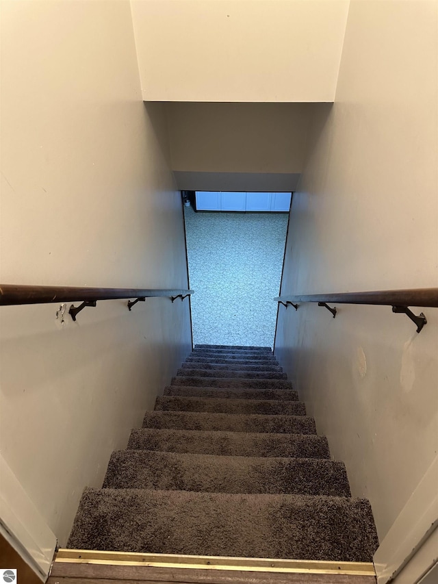 142 Forest Trl, Leroy, MI 49655 - view of stairway