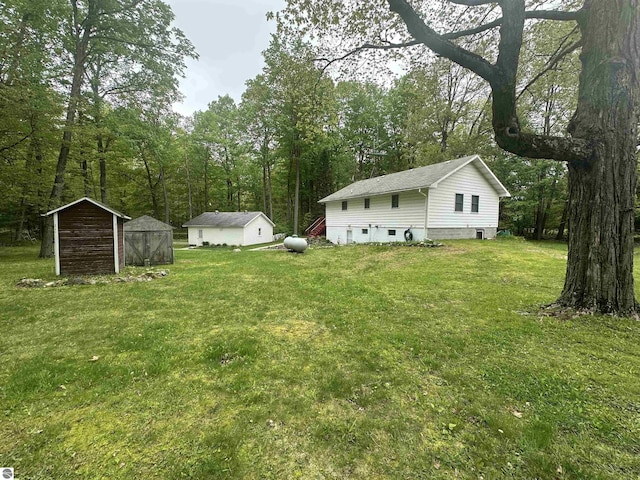 142 Forest Trl, Leroy, MI 49655 - view of grassy yard