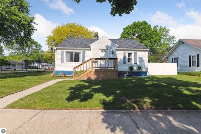 140 S State St, Alma, MI 48801 - bungalow-style house featuring roof with shingles
