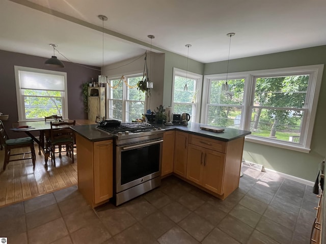 906 Vassar St, Alma, MI 48801 - kitchen featuring gas range, dark countertops, plenty of natural light, and pendant lighting