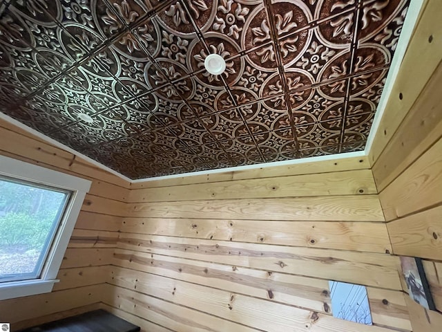 906 Vassar St, Alma, MI 48801 - detailed view of wooden walls and an ornate ceiling