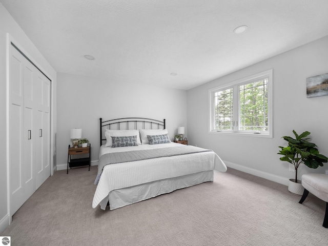 107 Hillcrest Ct, Traverse City, MI 49684 - bedroom with carpet flooring, baseboards, a closet, and recessed lighting