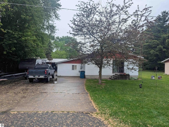 205 Fannie St, Au Gres, MI 48703 - bungalow-style home featuring a front yard and metal roof