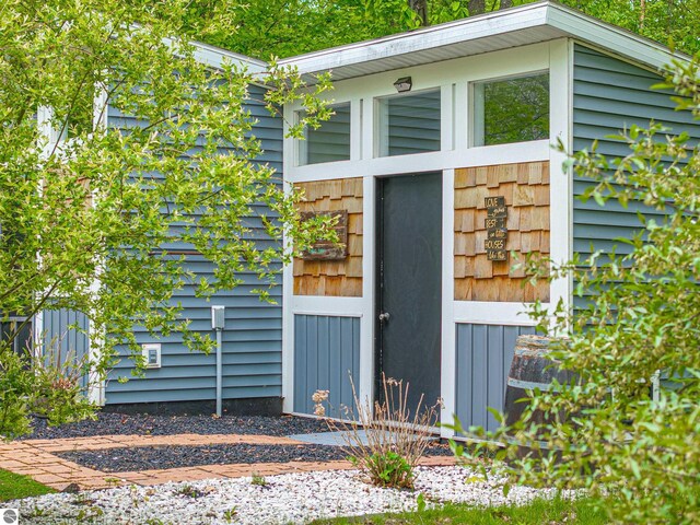 100 Fence Row Cir, Leroy, MI 49655 - view of outbuilding
