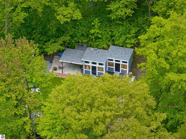 100 Fence Row Cir, Leroy, MI 49655 - aerial view of property and surrounding area featuring a heavily wooded area