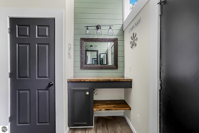 100 Fence Row Cir, Leroy, MI 49655 - detailed view of baseboards and wood finished floors