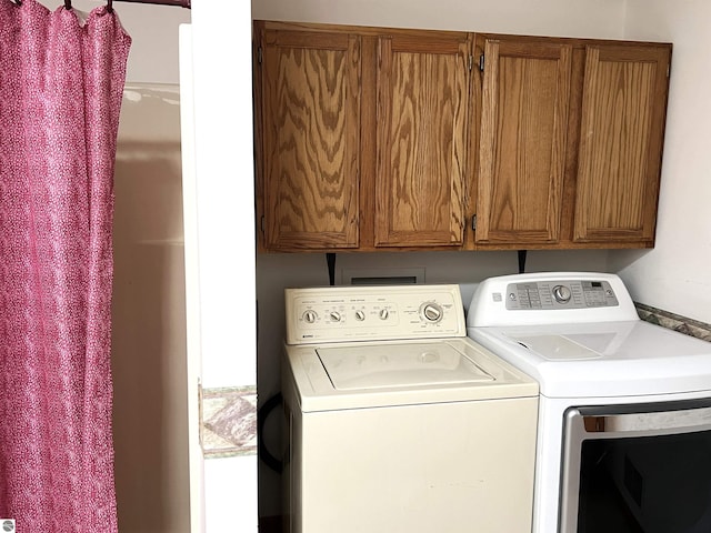 1619 E Gaylord St Unit A, Mount Pleasant, MI 48858 - laundry area with washer and clothes dryer