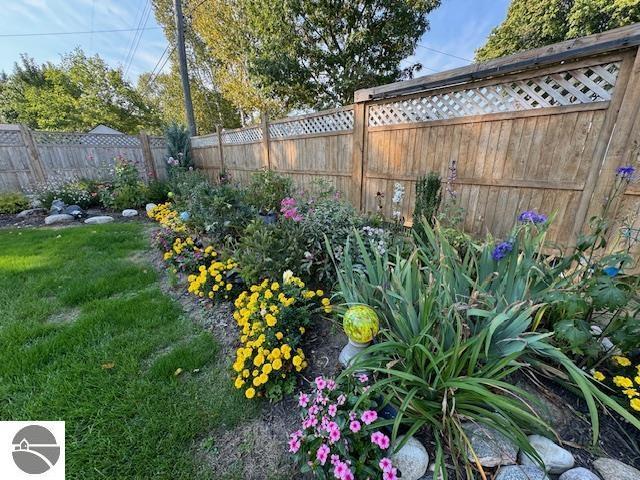 739 Stimson St, Cadillac, MI 49601 - view of yard