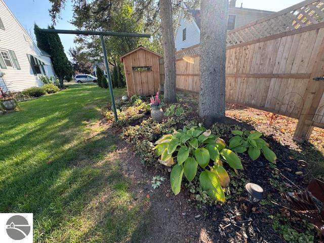 739 Stimson St, Cadillac, MI 49601 - view of yard