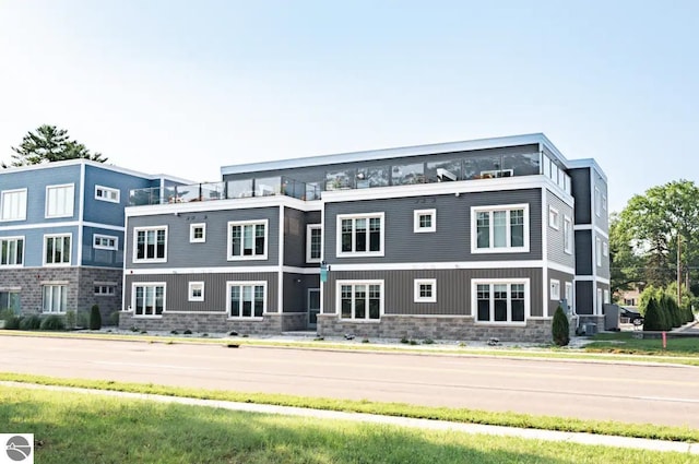 914-16 E Front St Unit 16, Traverse City, MI 49686 - view of building exterior