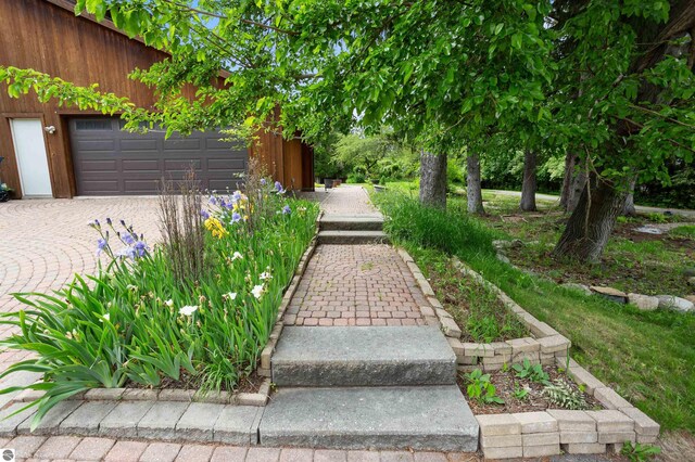 4340 E Huron River Dr, Ann Arbor, MI 48105 - view of yard featuring driveway
