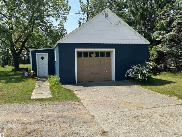 501 W 13th St, Cadillac, MI 49601 - detached garage featuring driveway