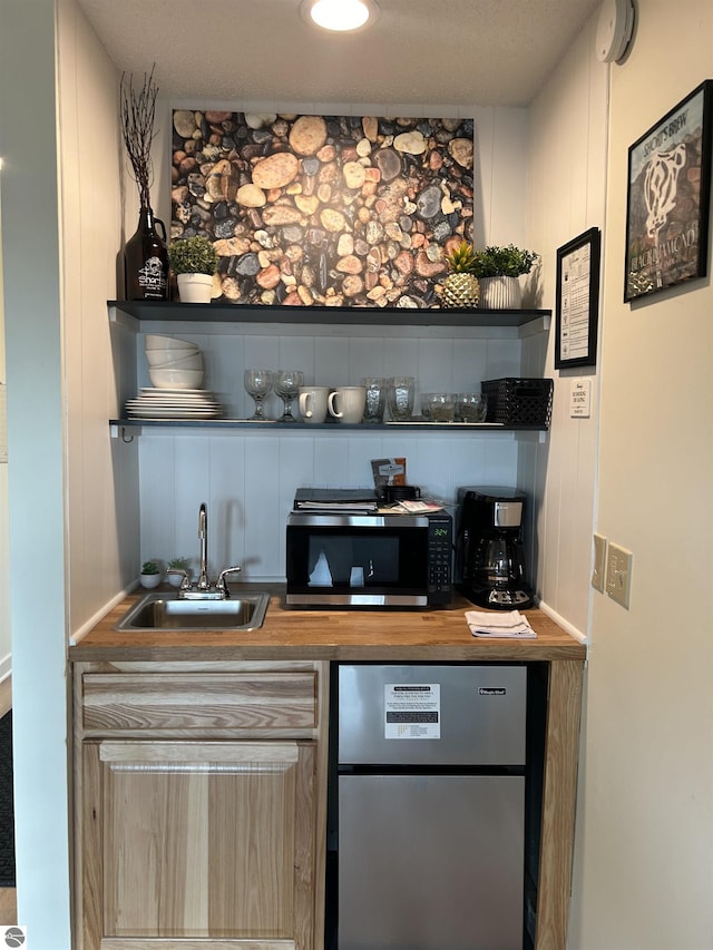4673 N Crossover Dr, Bellaire, MI 49615 - bar area featuring stainless steel appliances and a sink