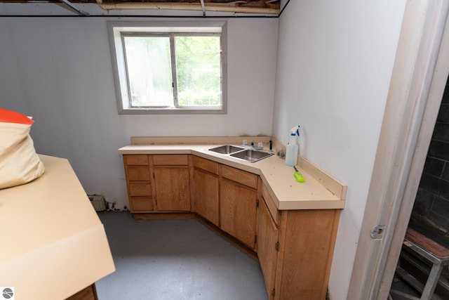 10200 S Lake Station Ave, Lake, MI 48632 - laundry area with a sink