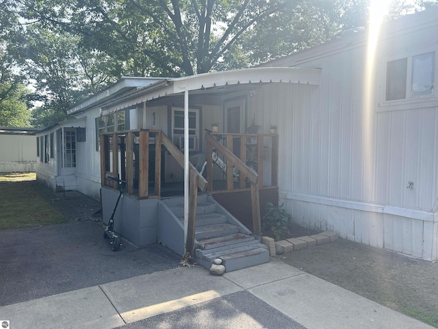 832 Manor Ln, Traverse City, MI 49686 - view of front of house