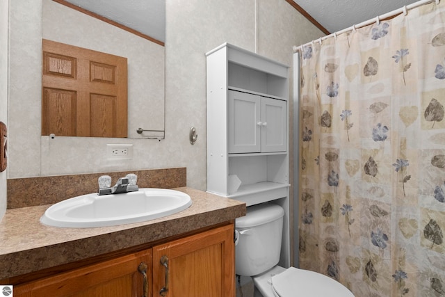 11748 NE Franklin St, Kalkaska, MI 49646 - bathroom featuring crown molding, vanity, and curtained shower