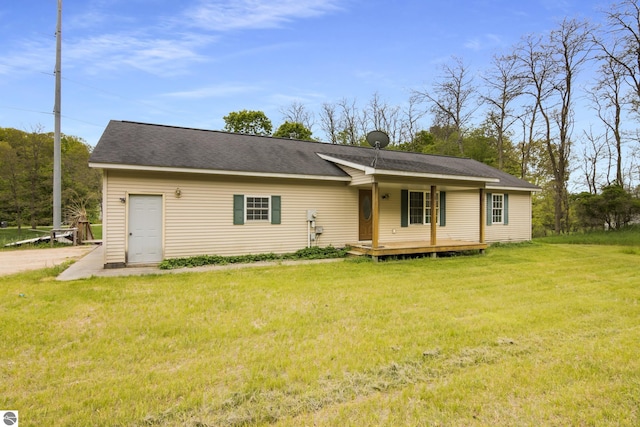 2733 Windcrest Ln, Traverse City, MI 49686 - ranch-style house with a front yard