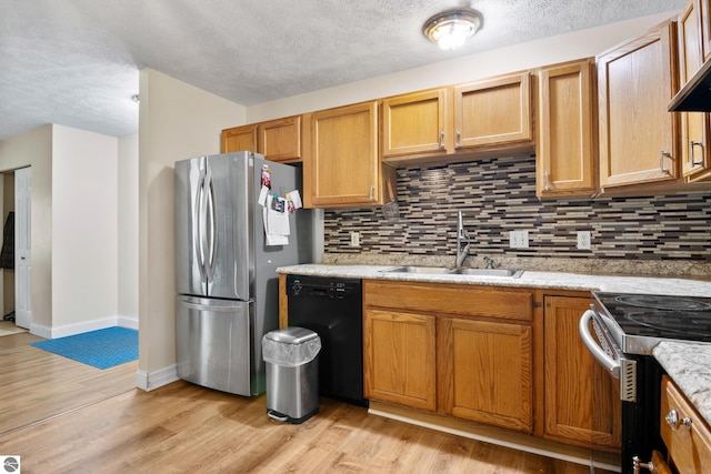 2733 Windcrest Ln, Traverse City, MI 49686 - kitchen featuring stainless steel appliances, tasteful backsplash, light wood finished floors, and a textured ceiling
