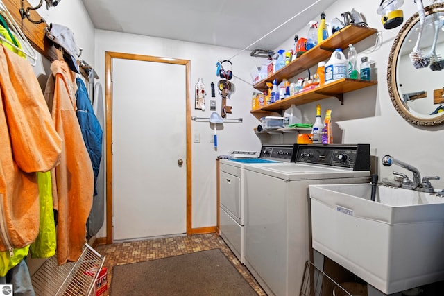 9420 E Traverse Hwy, Traverse City, MI 49684 - washroom featuring washing machine and dryer and baseboards