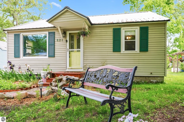 821 Indian Trail Blvd, Traverse City, MI 49686 - view of front of property with a metal roof
