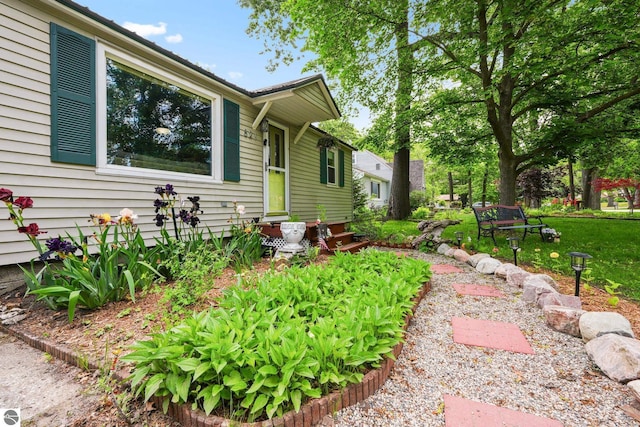 821 Indian Trail Blvd, Traverse City, MI 49686 - view of yard