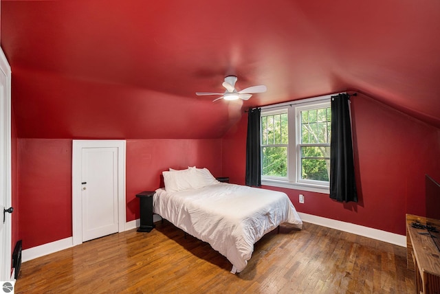 311 E Bennett Ave, Mount Pleasant, MI 48858 - bedroom with wood finished floors, vaulted ceiling, and a ceiling fan