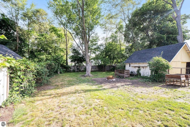 311 E Bennett Ave, Mount Pleasant, MI 48858 - view of yard with an outdoor structure