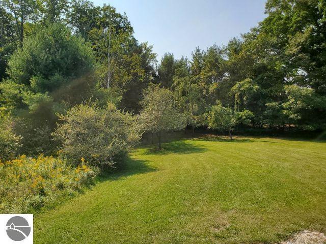 5736 Greenwood Rd, Gladwin, MI 48624 - view of green lawn