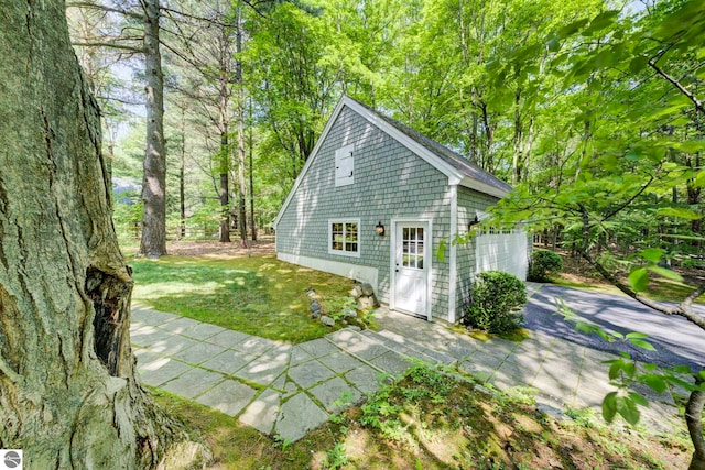 4079 E Oxford Dr, Leland, MI 49654 - view of front of home featuring a front yard