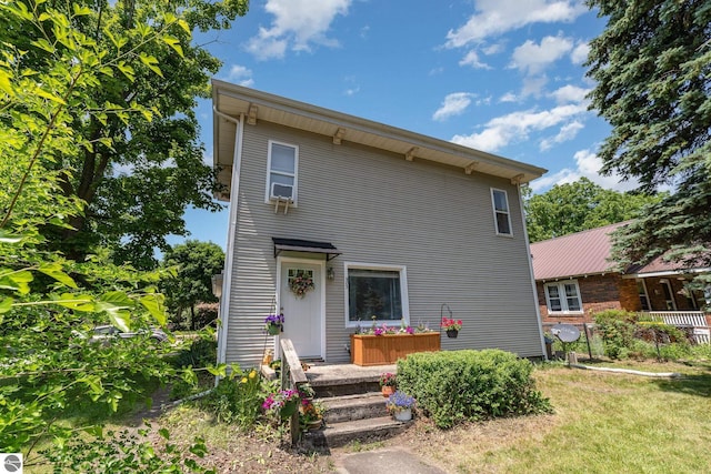 503 N Kinney Ave, Mount Pleasant, MI 48858 - view of front of property with a front lawn