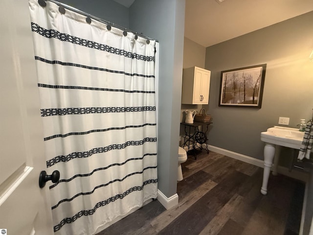 777 Stoneridge Dr, Mount Pleasant, MI 48858 - full bathroom featuring wood finished floors and curtained shower